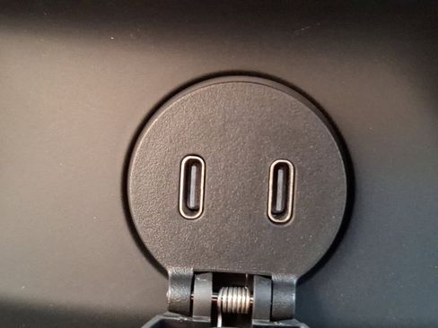 New 2025 Volvo XC90 B6 Core w/ Climate Package image 19