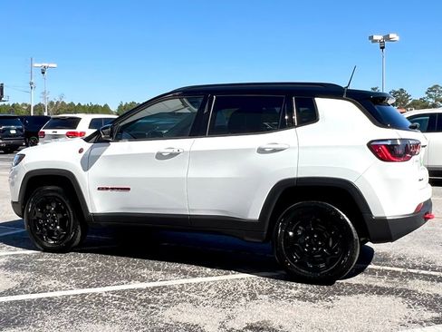 Used 2024 Jeep Compass Trailhawk image 8