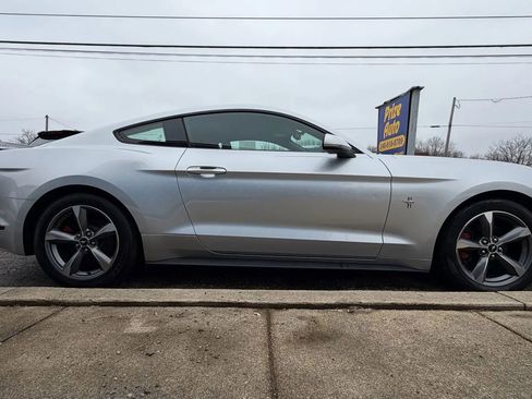 Used 2016 Ford Mustang Coupe image 4