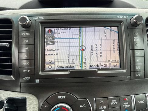 Used 2013 Toyota Sienna XLE image 31