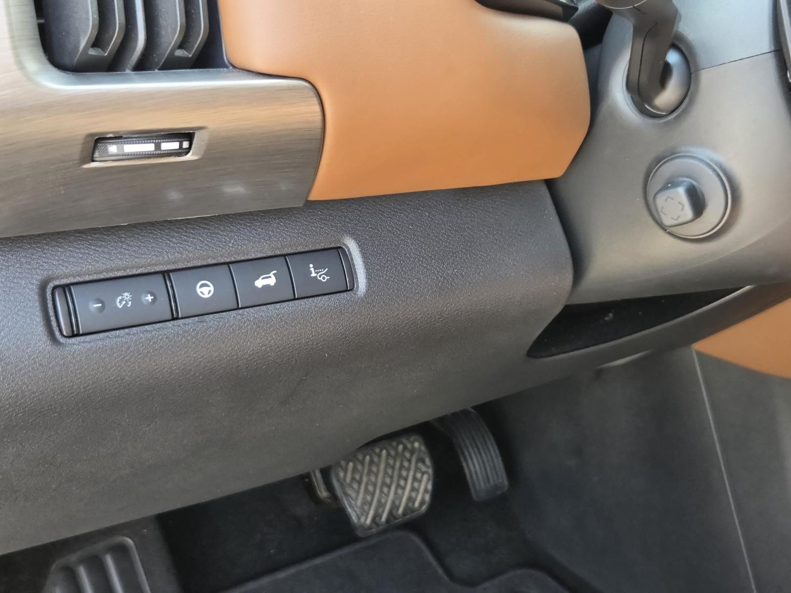 Used 2024 Nissan Pathfinder Platinum FWD image 27