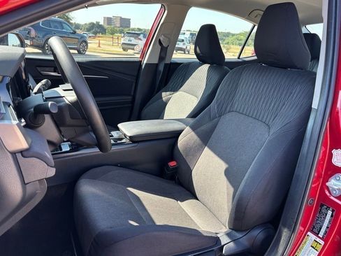 Used 2025 Toyota Camry LE image 11