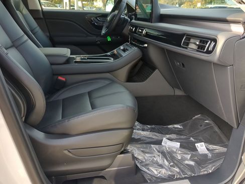 New 2026 Lincoln Aviator Premiere image 23