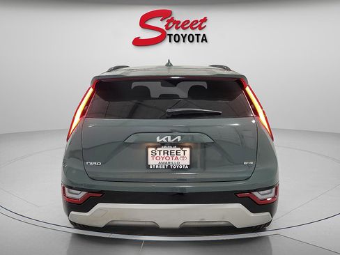 Used 2023 Kia Niro SX Touring image 3