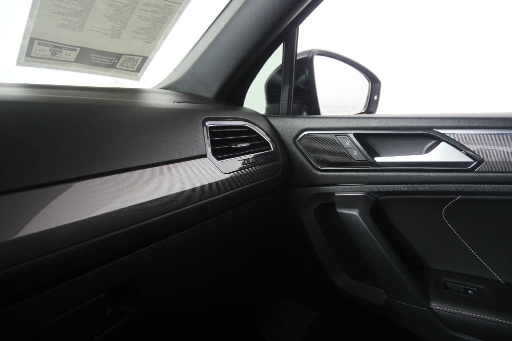 Used 2023 Volkswagen Tiguan SE R-Line FWD image 26