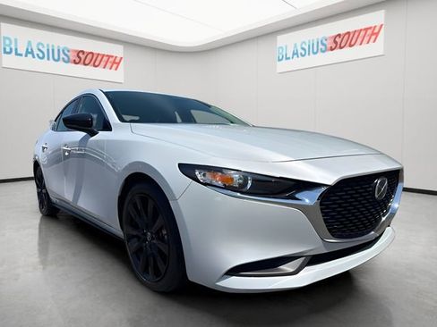 Used 2024 MAZDA MAZDA3 s FWD image 1