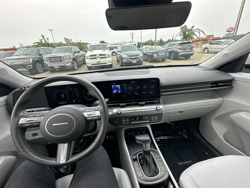 Used 2025 Hyundai Kona SEL AWD/4WD image 40