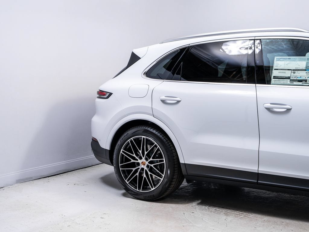 Used 2026 Porsche Cayenne AWD/4WD image 11