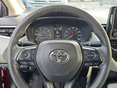 Used 2025 Toyota Corolla LE image 19