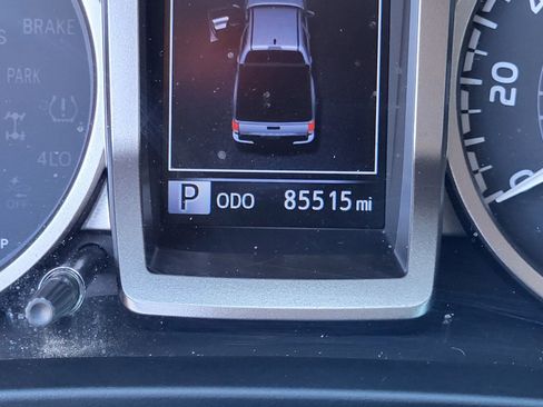 Used 2020 Toyota Tacoma SR5 w/ SR5 Appearance Package (SM) image 29