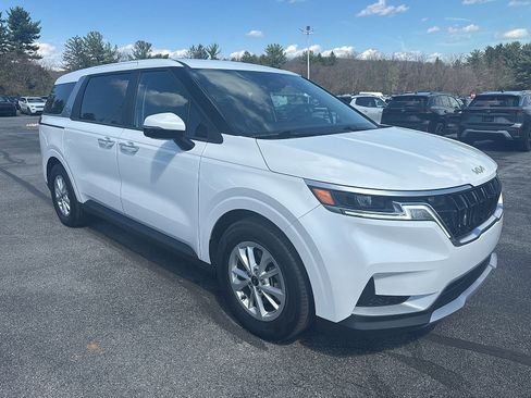 Used 2022 Kia Carnival LX image 7