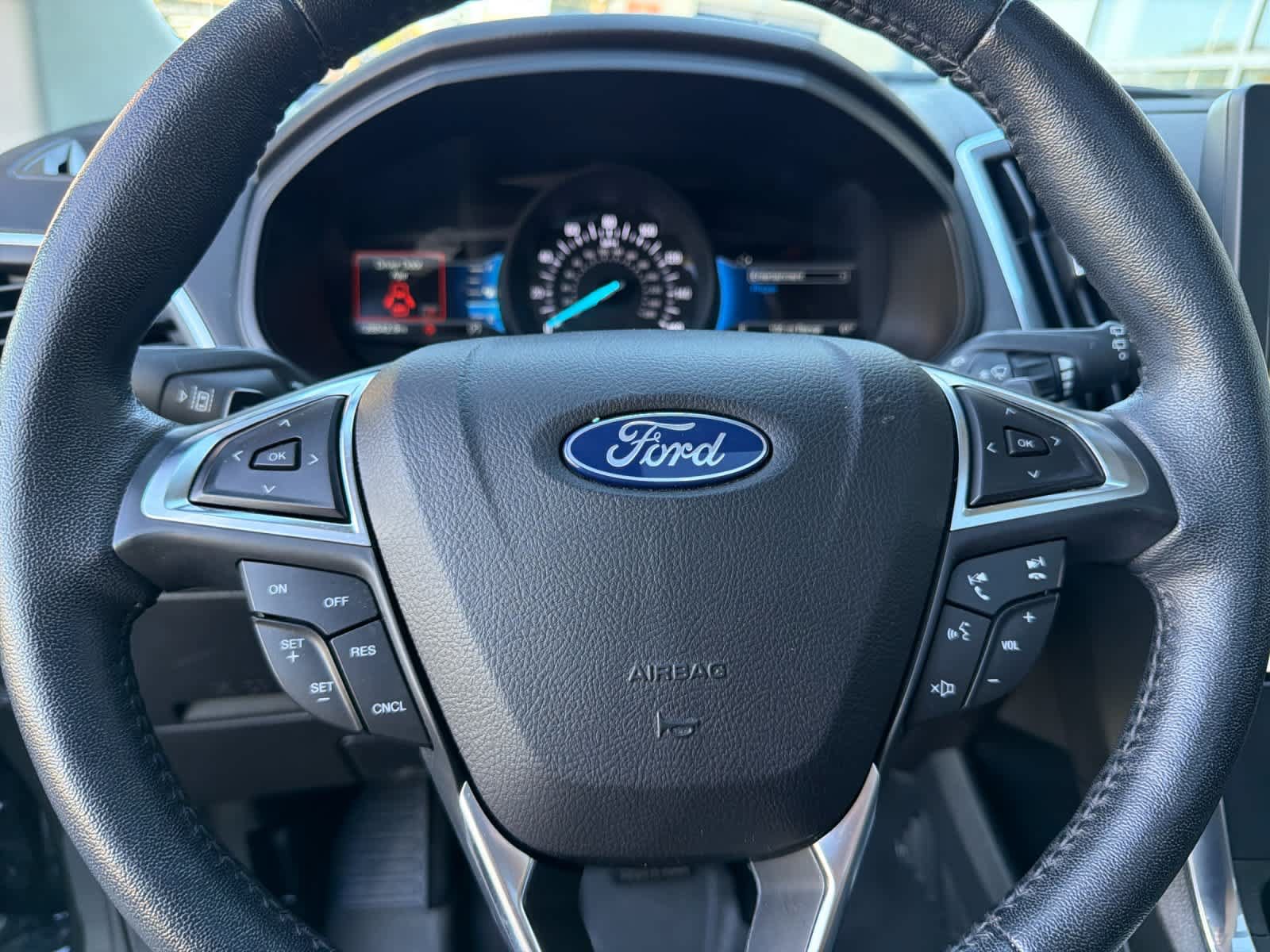 Used 2023 Ford Edge Titanium w/ Class II Trailer Tow Package AWD/4WD image 25