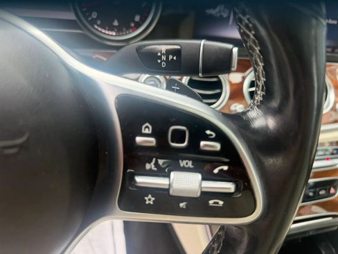 Used 2019 Mercedes-Benz E 300 4MATIC image 25