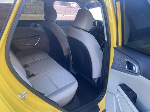 Used 2020 Kia Soul LX image 11