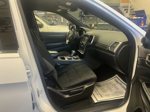 Used 2016 Jeep Grand Cherokee Laredo w/ Quick Order Package 23E image 6