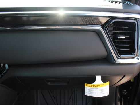 New 2025 GMC Canyon Elevation w/ Convenience Package image 47