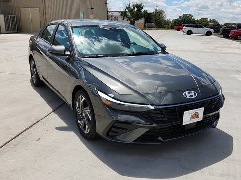 New 2025 Hyundai Elantra Limited image 6
