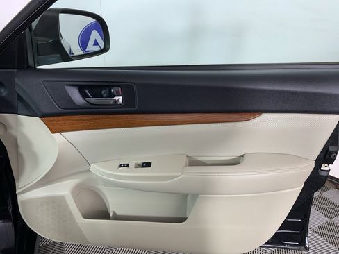 Used 2013 Subaru Outback 2.5i Limited w/ Moonroof Pkg image 39