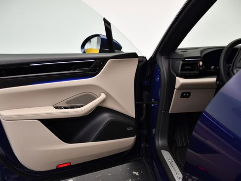 Used 2025 Porsche Macan 4S Electric image 35