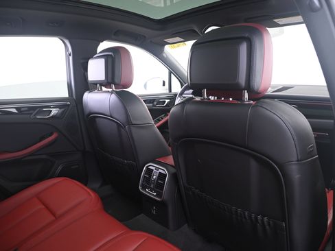 Certified 2024 Porsche Macan S AWD/4WD image 17