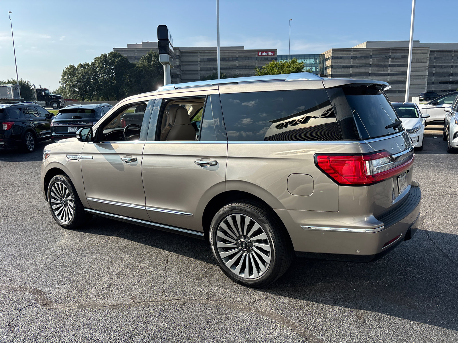 Used 2019 Lincoln Navigator Reserve AWD/4WD image 5