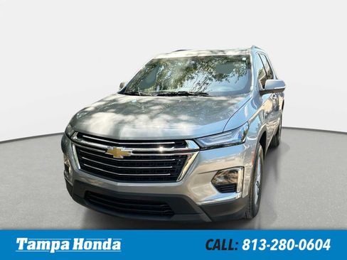 Used 2023 Chevrolet Traverse LT FWD image 1