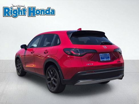 Used 2025 Honda HR-V Sport image 4