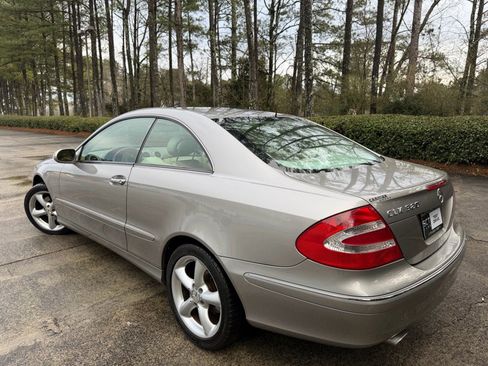 Used 2005 Mercedes-Benz CLK 320 Coupe image 4