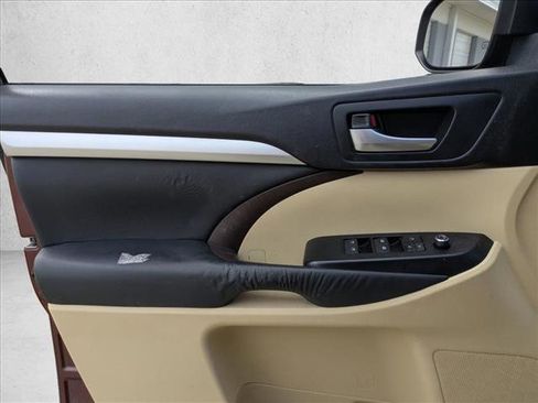 Used 2015 Toyota Highlander XLE image 8