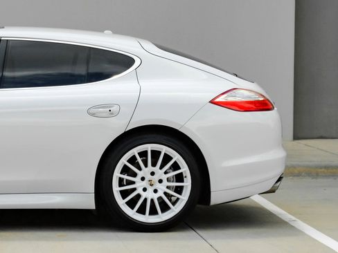 Used 2013 Porsche Panamera S RWD image 12