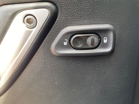 Used 2017 Jeep Wrangler Unlimited Sahara w/ Connectivity Group image 20