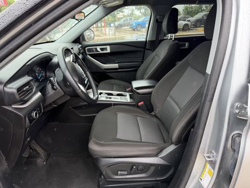 Used 2023 Ford Explorer XLT image 15