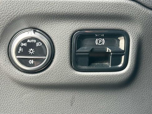 Used 2023 Mercedes-Benz EQE 500 4MATIC SUV image 10
