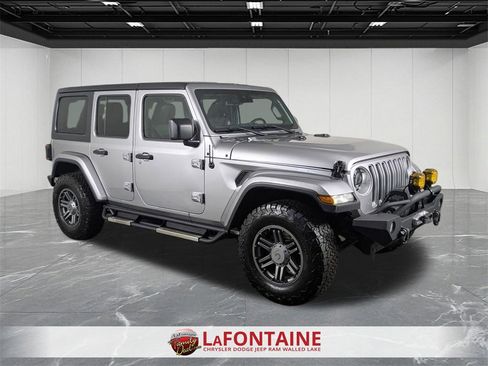 Used 2020 Jeep Wrangler Unlimited Sahara image 7
