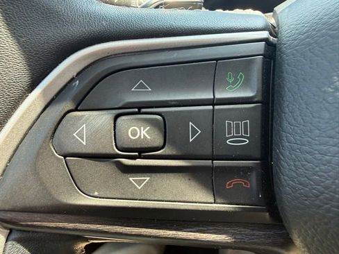 Used 2022 Jeep Grand Cherokee L Limited image 18