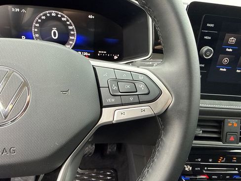 Certified 2025 Volkswagen Taos SE image 16