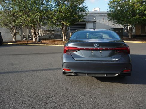 Used 2021 Toyota Avalon Limited w/ Advanced Safety Package FWD image 4