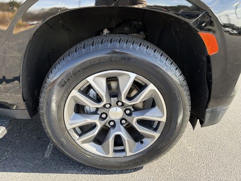 Used 2022 Chevrolet Suburban LT image 12