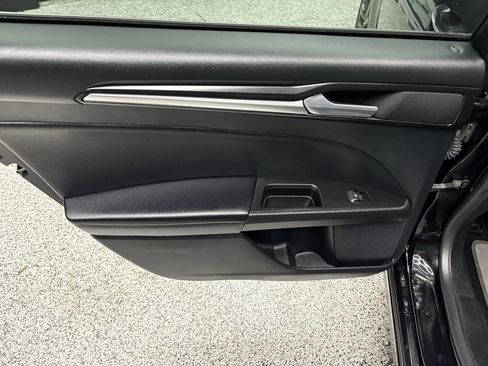 Used 2020 Ford Fusion Titanium image 22