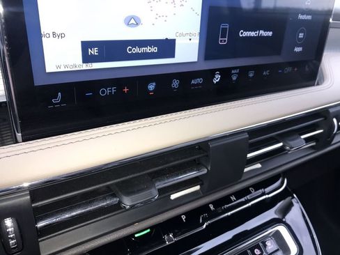 Used 2023 Lincoln Corsair AWD w/ Equipment Group 101A image 19