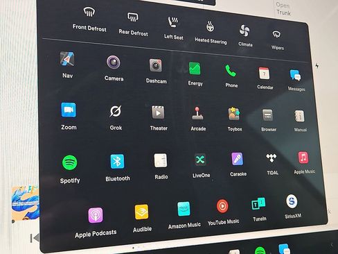 Used 2023 Tesla Model 3 Standard Range image 17