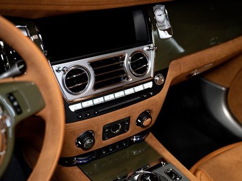 Used 2021 Rolls-Royce Dawn RWD image 17