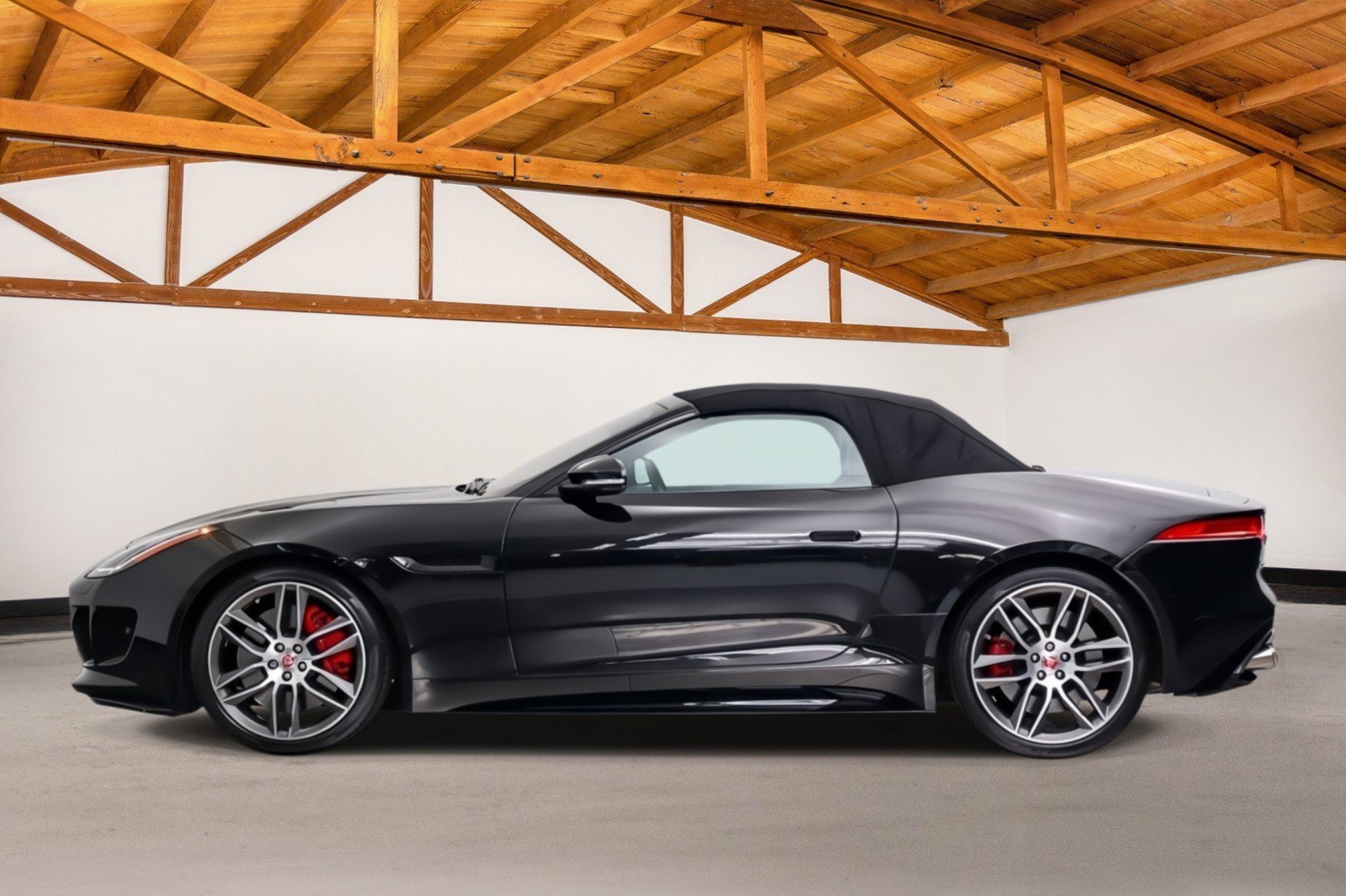 Used 2017 Jaguar F-TYPE R AWD/4WD image 2