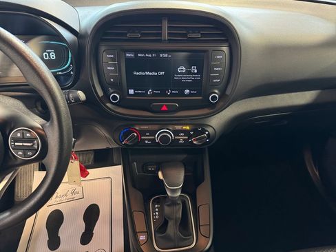 Certified 2023 Kia Soul LX w/ LX Technology Package FWD image 21