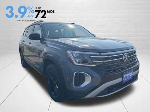 New 2026 Volkswagen Atlas Peak Edition image 3