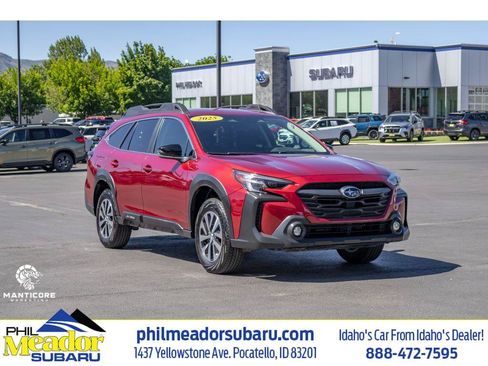 Used 2025 Subaru Outback Premium AWD/4WD image 1