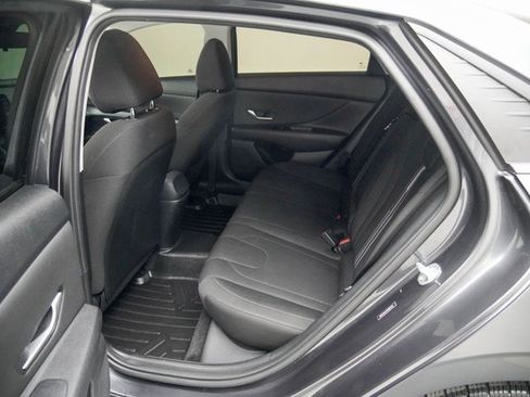 Used 2022 Hyundai Elantra SEL w/ Convenience + Premium Package image 24