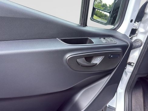 Used 2024 Mercedes-Benz eSprinter 170 Cargo image 10