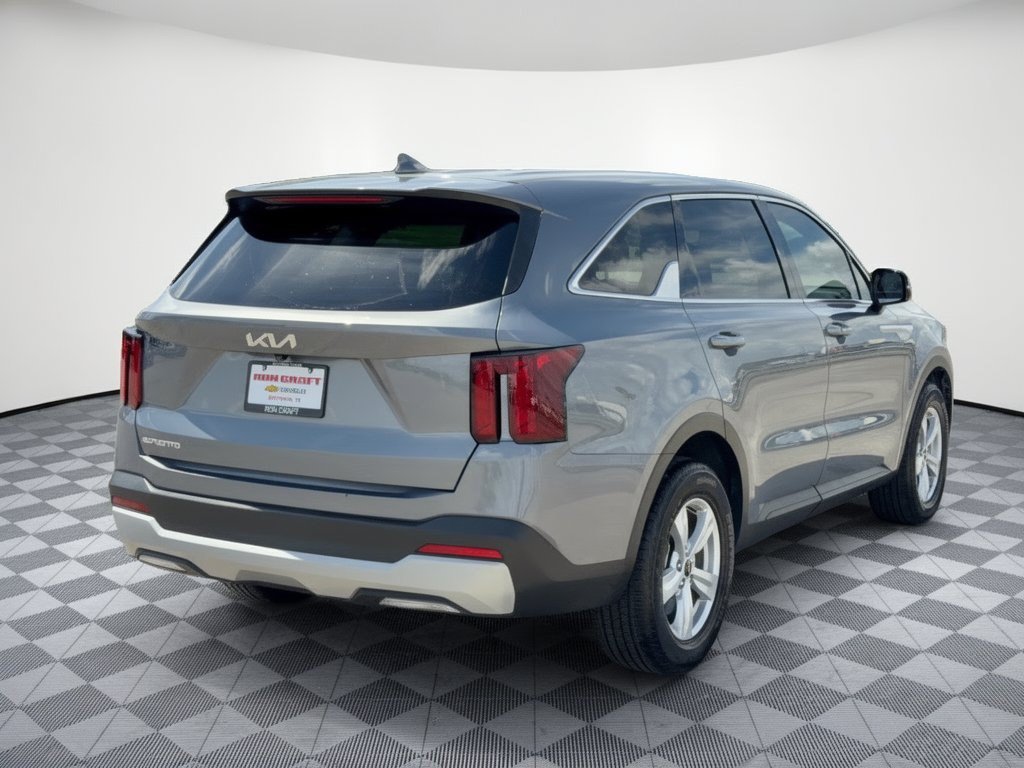 Used 2025 Kia Sorento LX FWD image 9