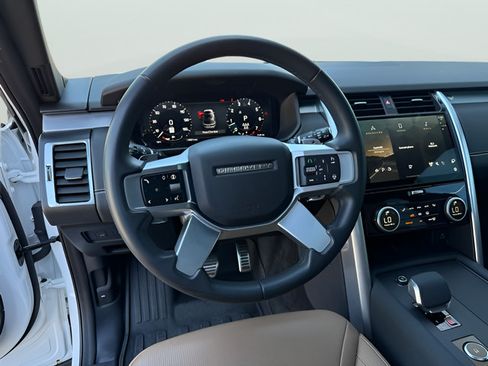 Certified 2025 Land Rover Discovery Dynamic SE AWD/4WD image 15